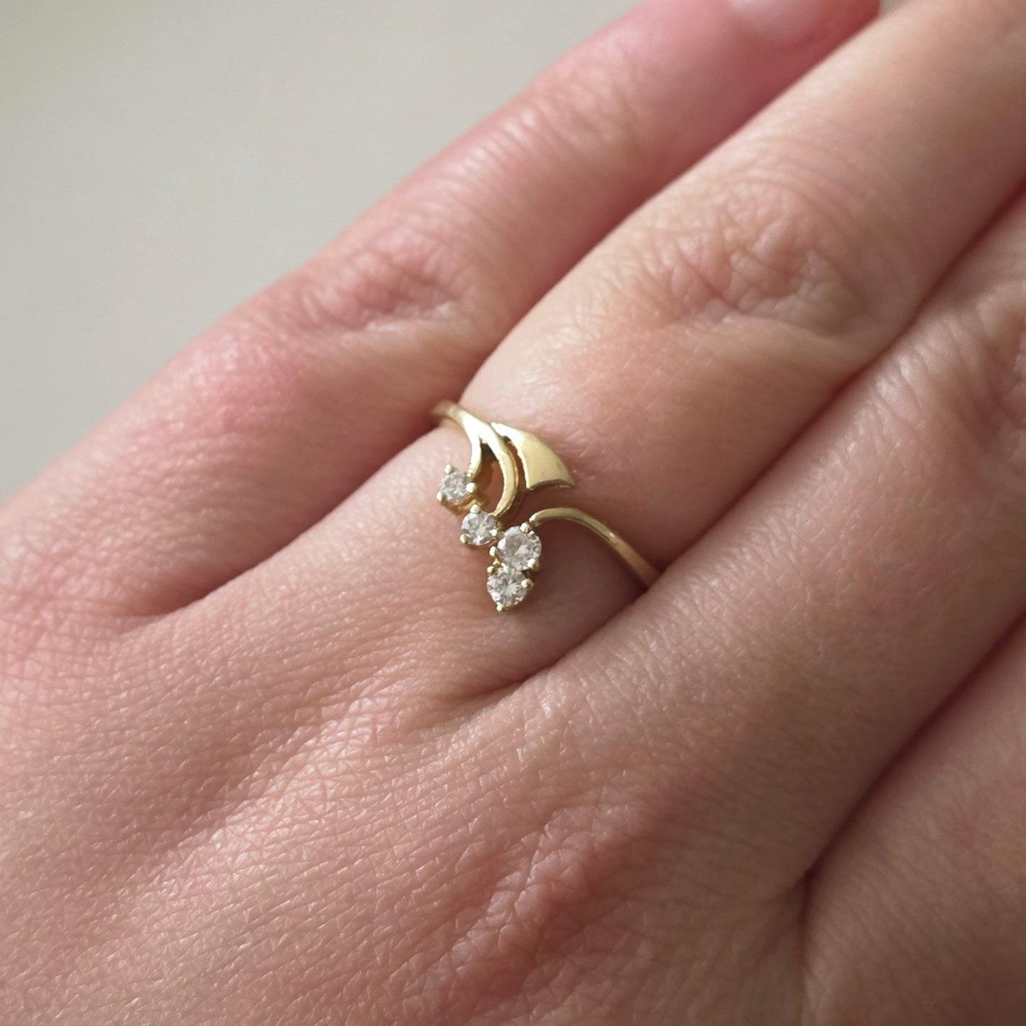 Vintage 14k gold ring with diamond bloom