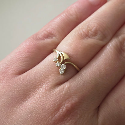 Vintage 14k gold ring with diamond bloom