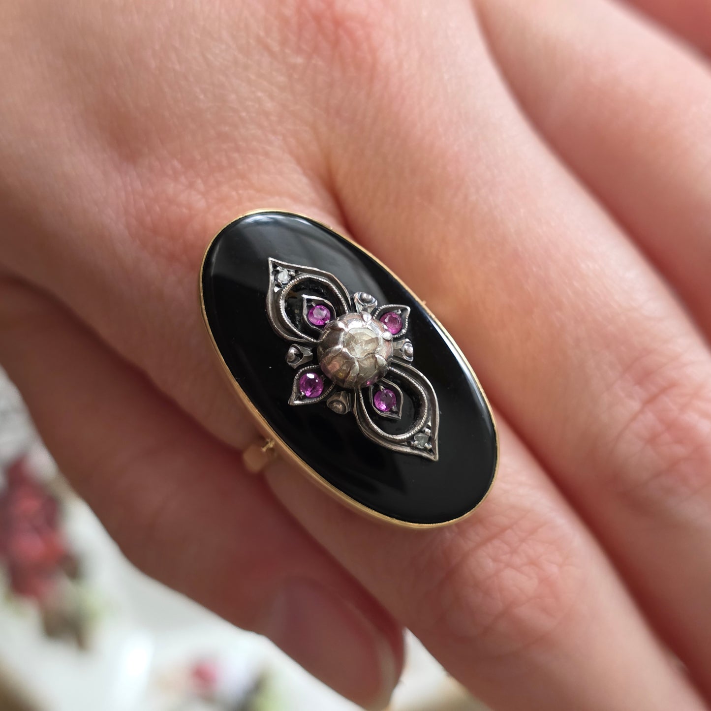 Antieke 14k gouden ring met onyx, robijnen en roosdiamant