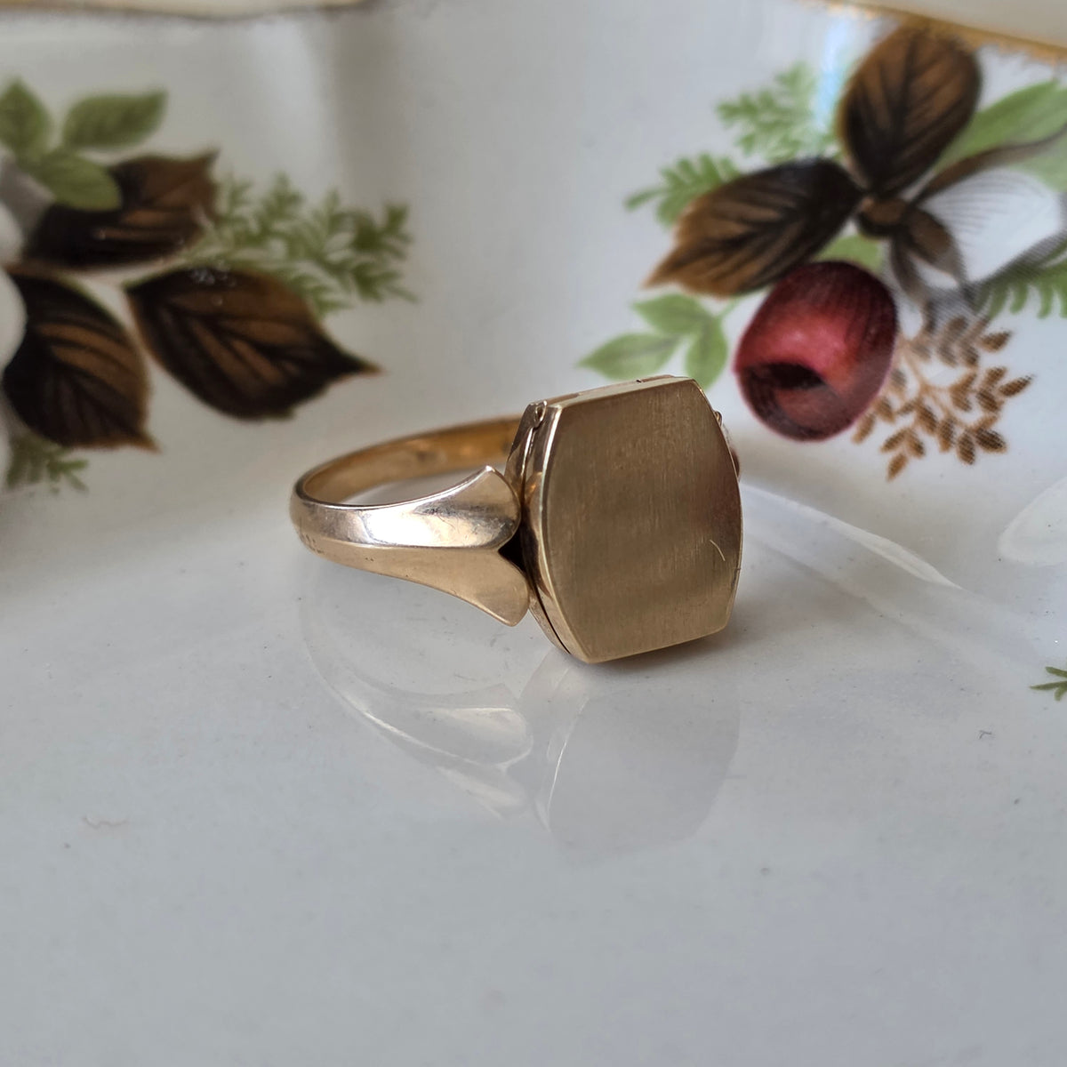 Vintage 14k gouden ring medaillon compartiment