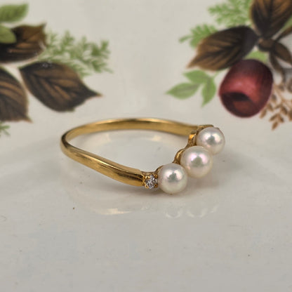 Vintage 18k gold ring with pearls and diamonds