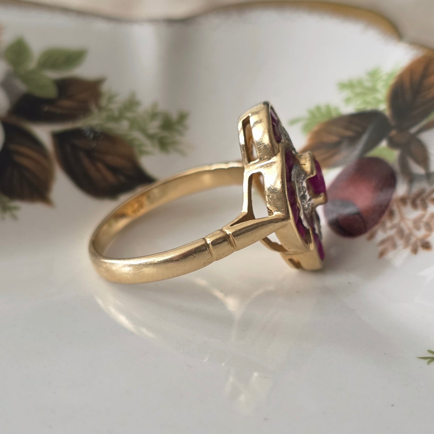 Vintage 14k gold ring with diamonds and ruby