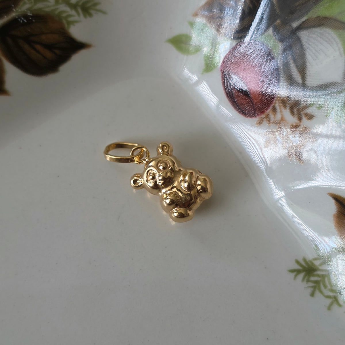Vintage 18k gold teddy bear pendant
