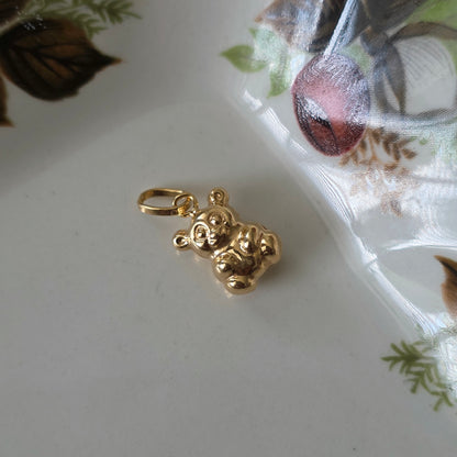 Vintage 18k gold teddy bear pendant