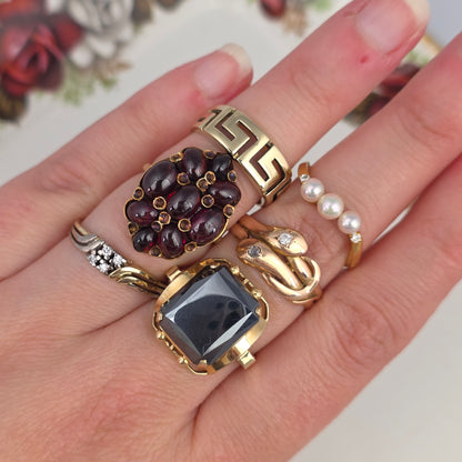 Vintage 14k gold meander ring
