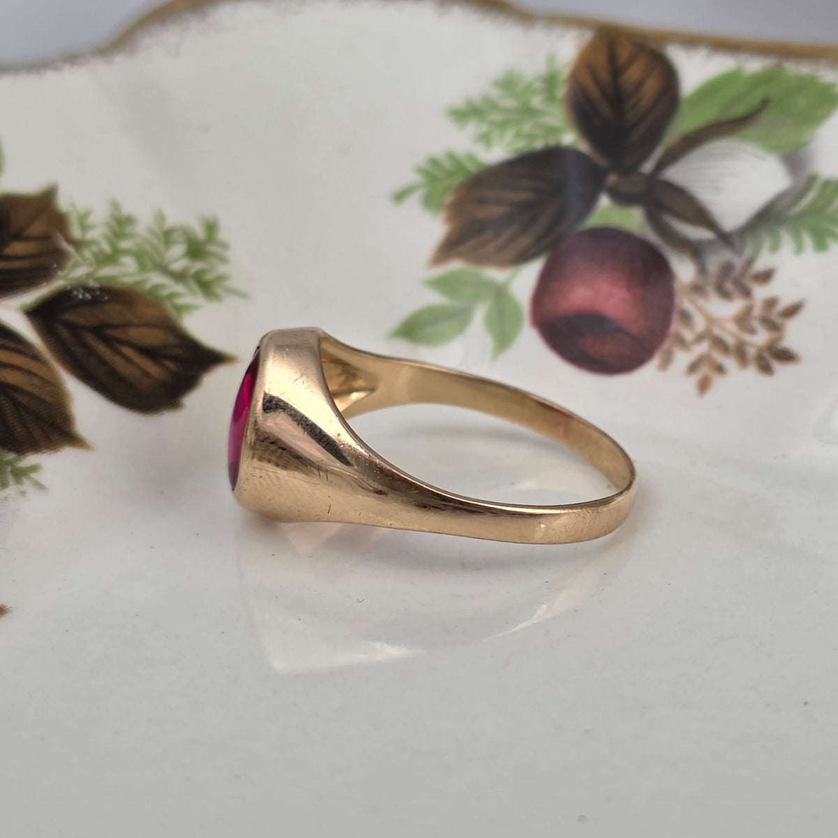 Vintage 18k gouden zegelring robijn