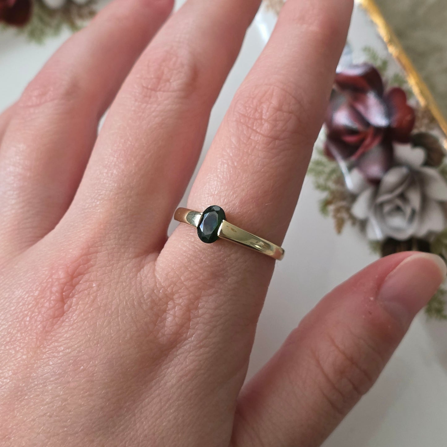 Vintage 9k ring with green tourmaline