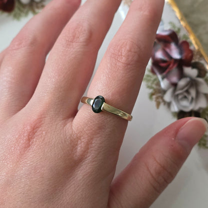 Vintage 9k ring with green tourmaline