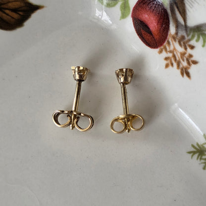 Vintage 14k gouden oorstekers met diamant ster 0.02ct