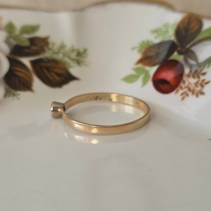 Vintage 14k gold ring with 0.05ct diamond