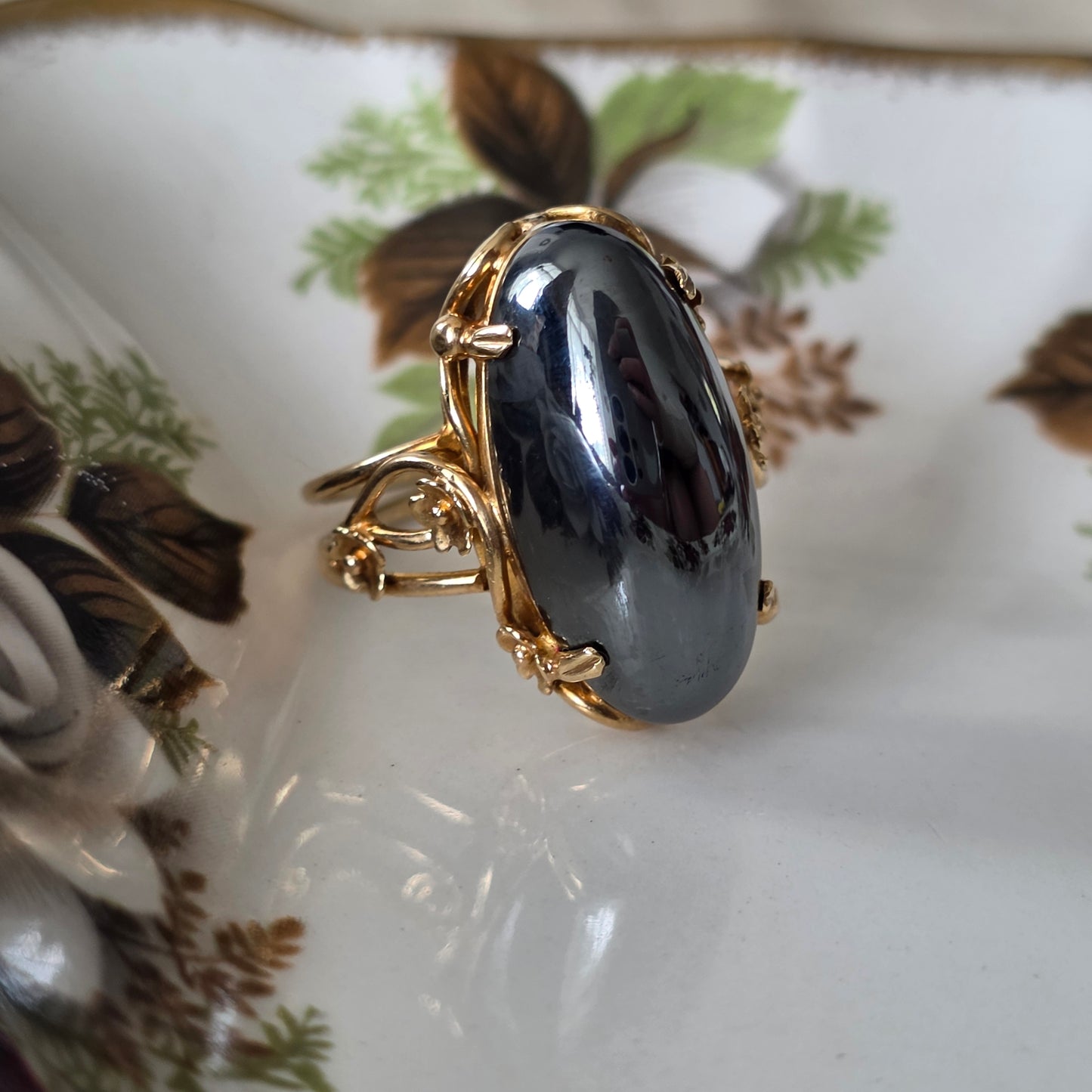 Vintage 14k gouden ring met hematiet en bloemen