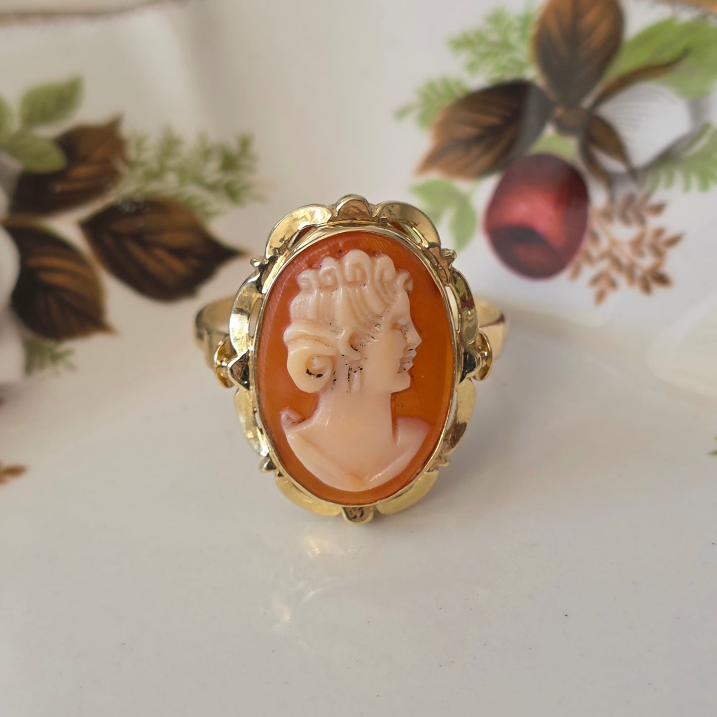 Vintage 14k gold ring with cameo