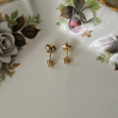 Vintage 14k gouden oorstekers diamant 0,08ct