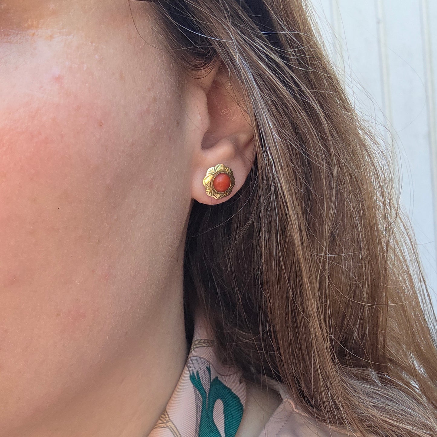 Vintage 14k gouden oorstekers bloedkoraal bloem