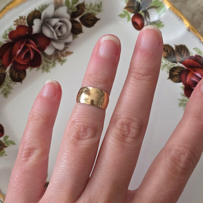 Vintage 18k gold pinky ring with stars