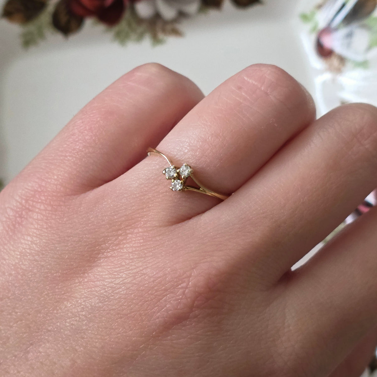 Vintage 18k gold ring with 0.1ct diamonds