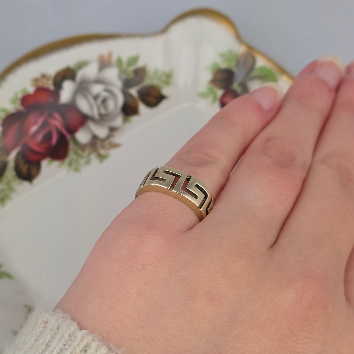 Vintage 14k gold meander ring
