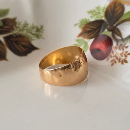 Vintage 18k gold pinky ring with stars
