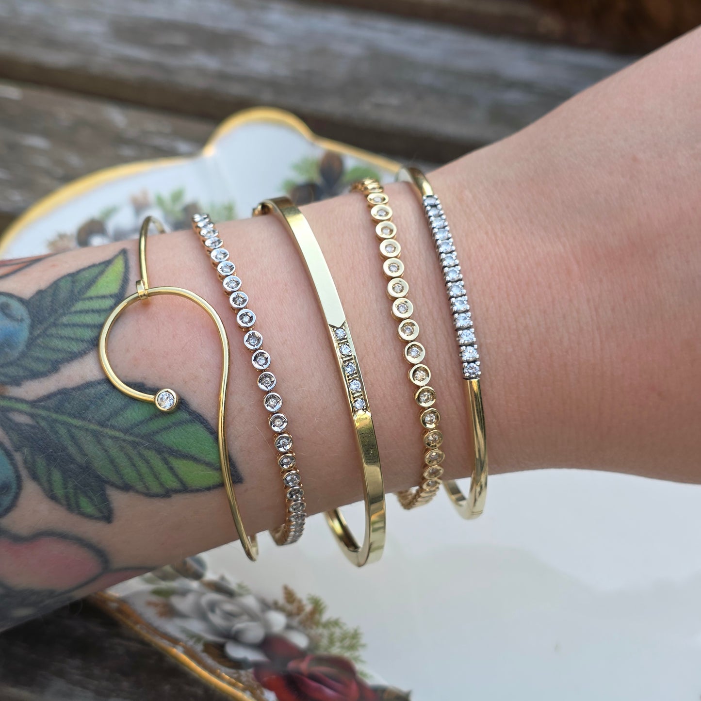 Vintage 14k gouden bangle armband met 5 diamanten