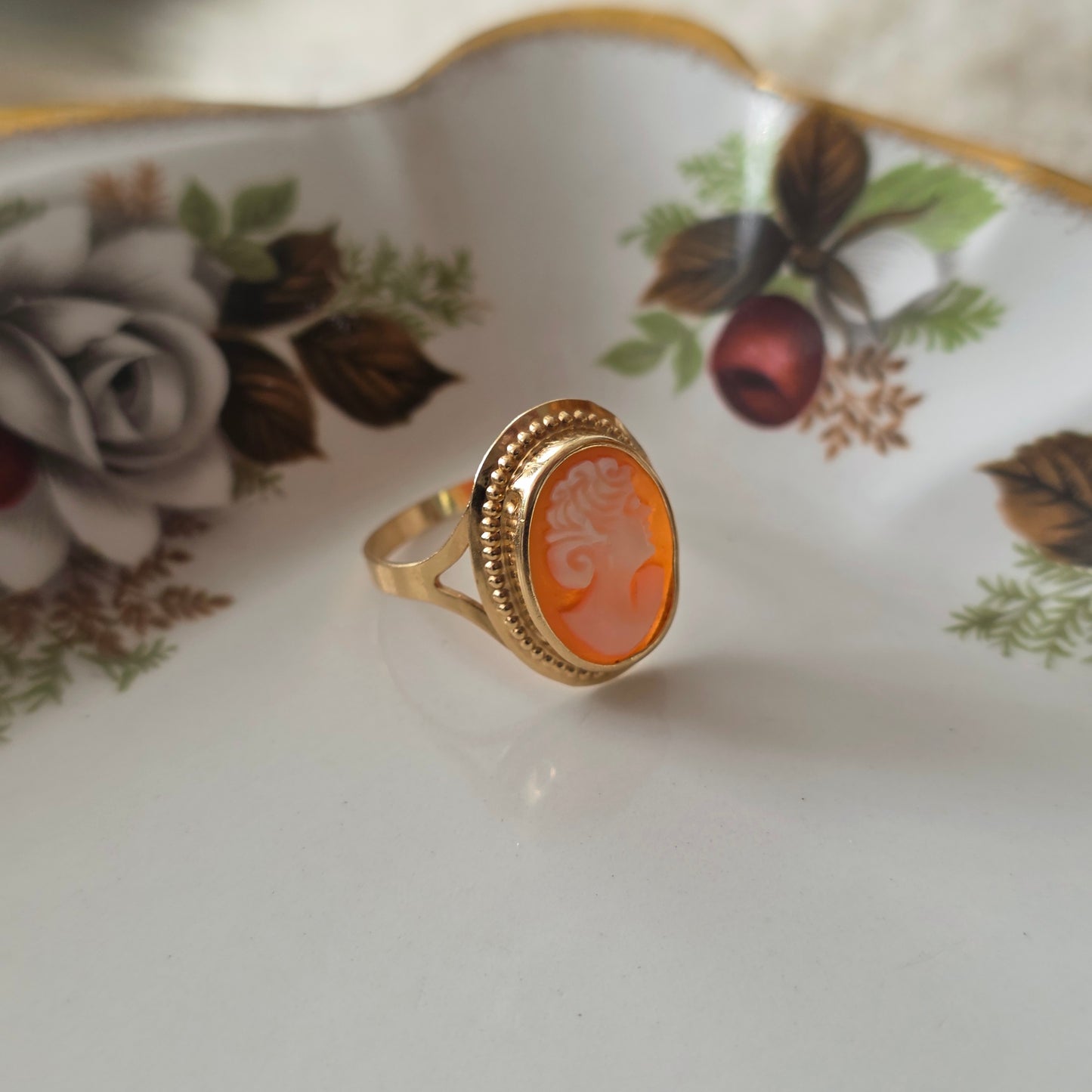 Vintage 18k ring met camee