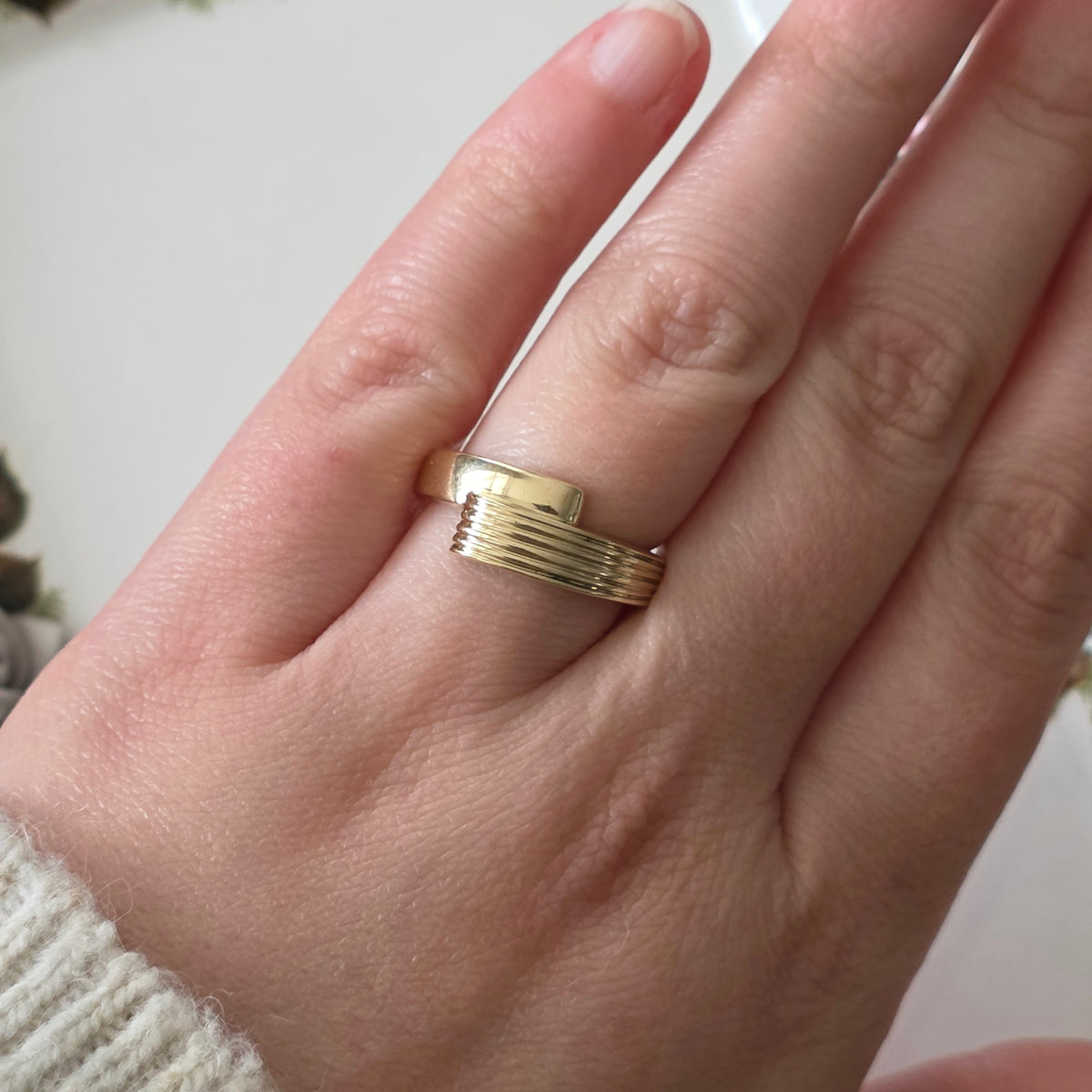 Vintage 14k gold overlap ring
