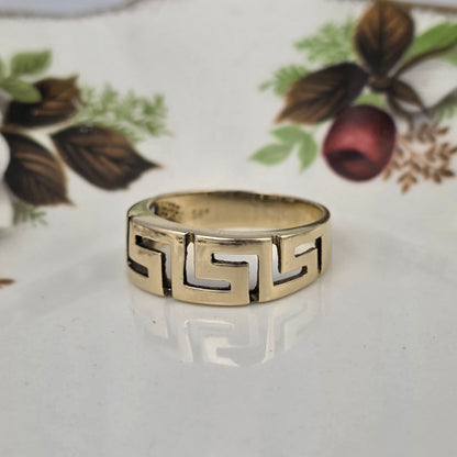 Vintage 14k gold meander ring