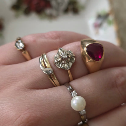 Vintage 18k gouden zegelring met robijn