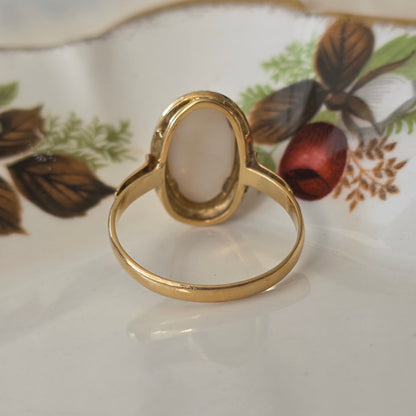 Vintage 14k gouden ring met witte opaal