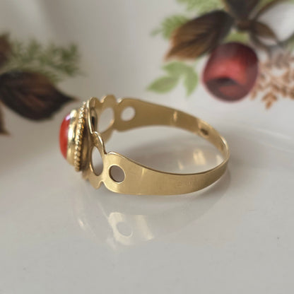 Vintage 14k gouden ring met bloedkoraal