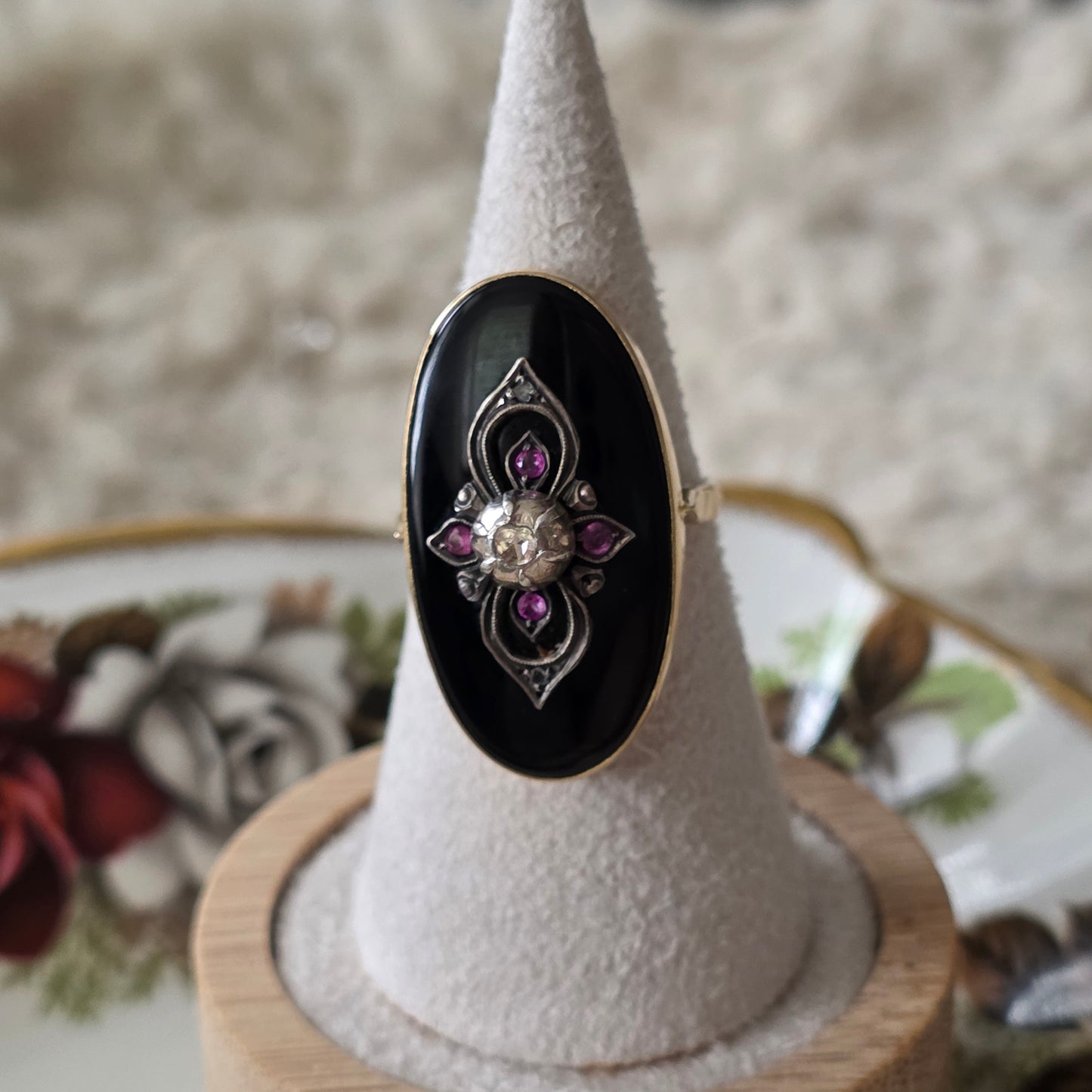 Antieke 14k gouden ring met onyx, robijnen en roosdiamant