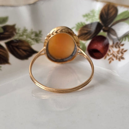 Vintage 18k gold cameo ring