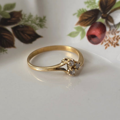 Vintage 18k gold ring with 0.1ct diamonds