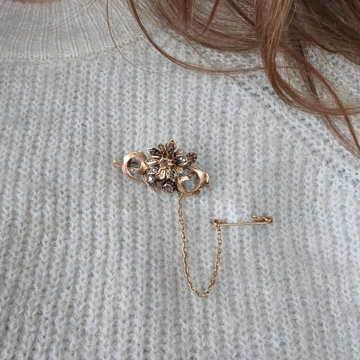 Antieke 14k gouden roosdiamant broche bloemtak