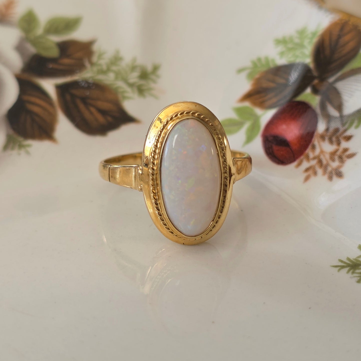 Vintage 14k gouden ring met witte opaal