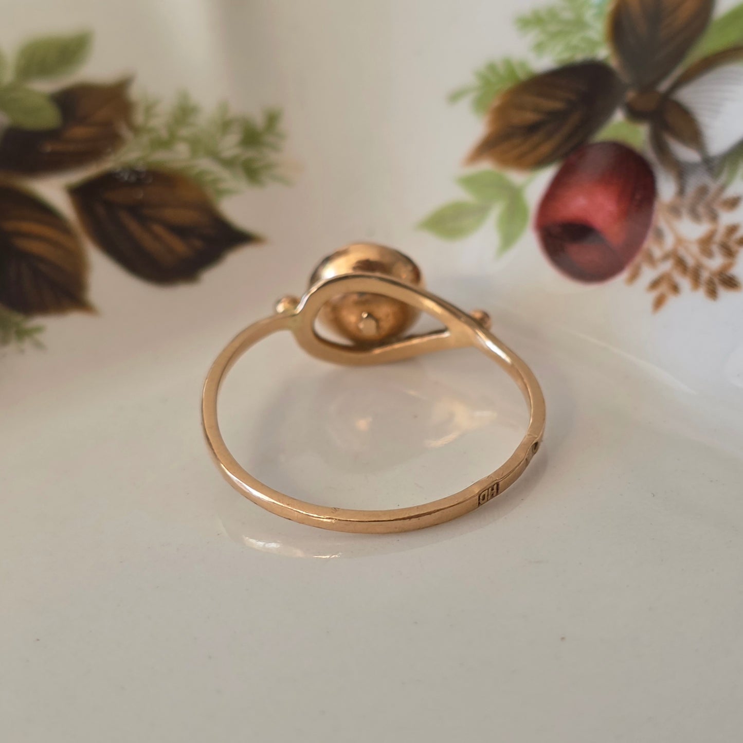 Antique 14k gold ring with red coral
