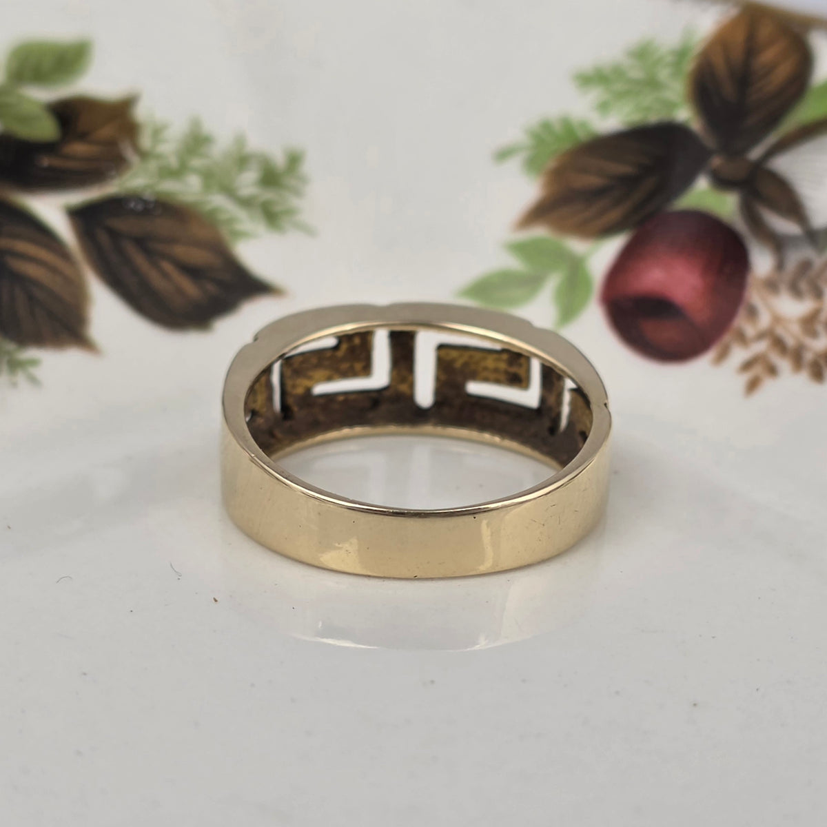 Vintage 14k gold meander ring
