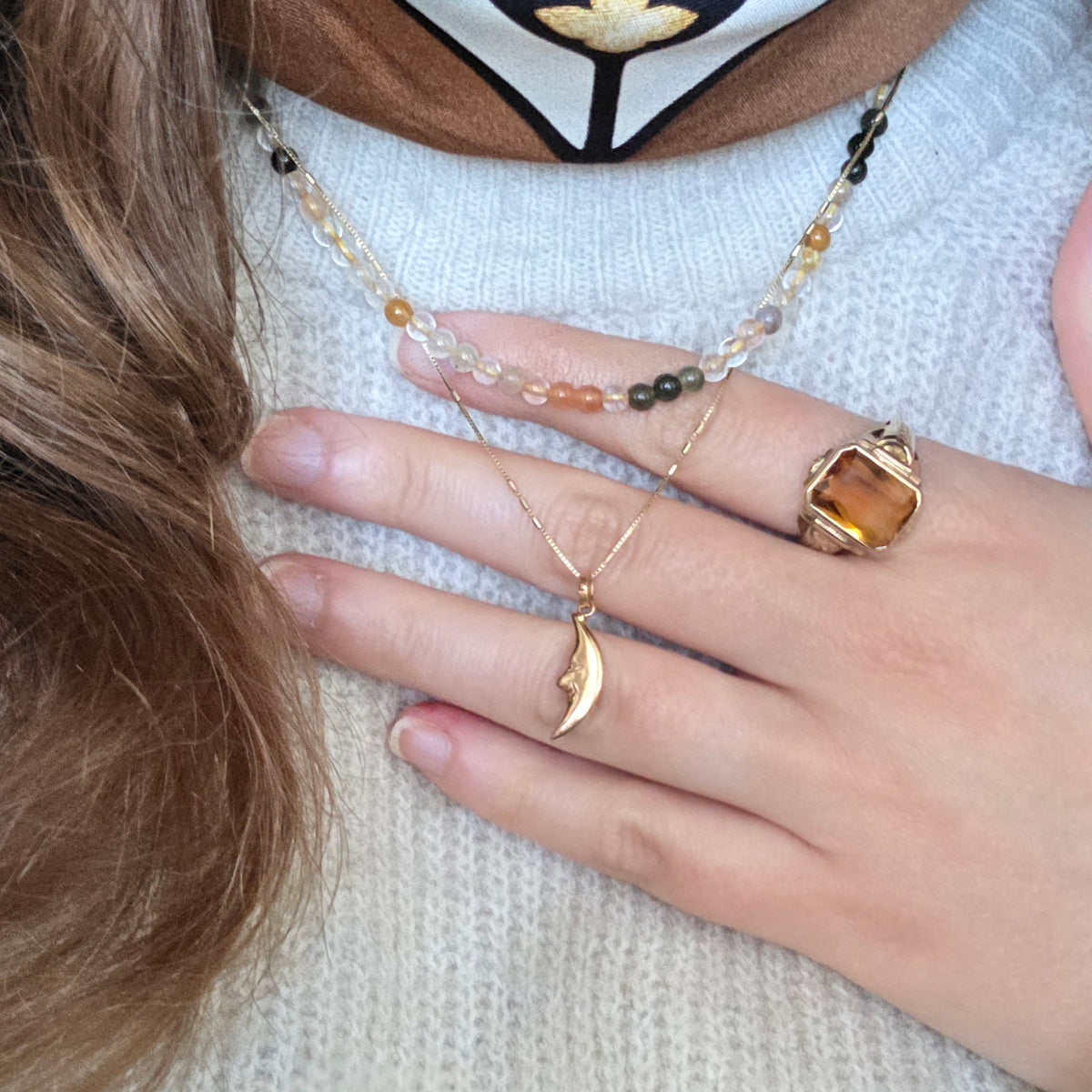 Vintage 18k gold moon pendant