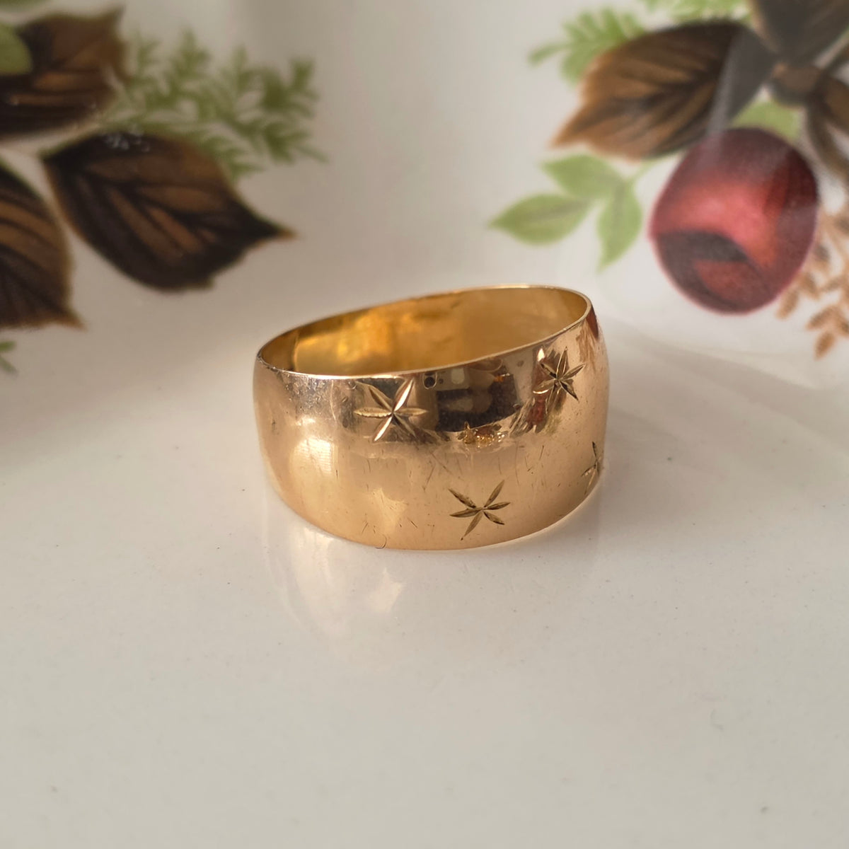 Vintage 18k gold pinky ring with stars