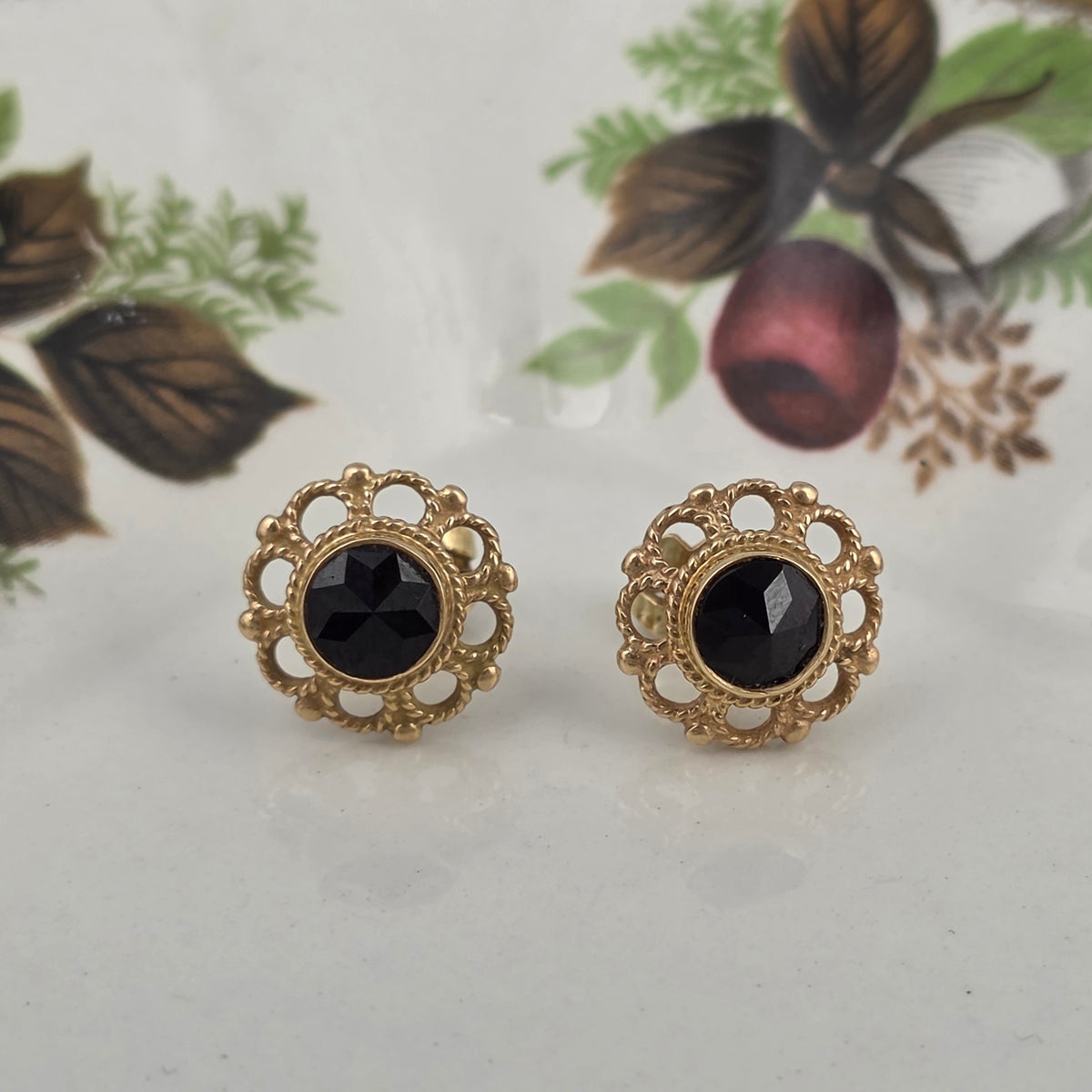 Vintage 14k gouden oorstekers granaat bloem