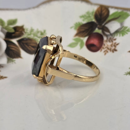 Vintage 14k gold ring with hematite