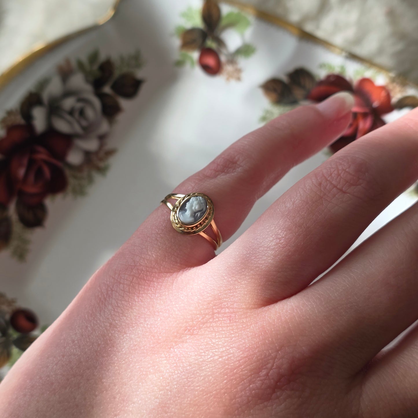 Vintage 18k ring met blauwe camee