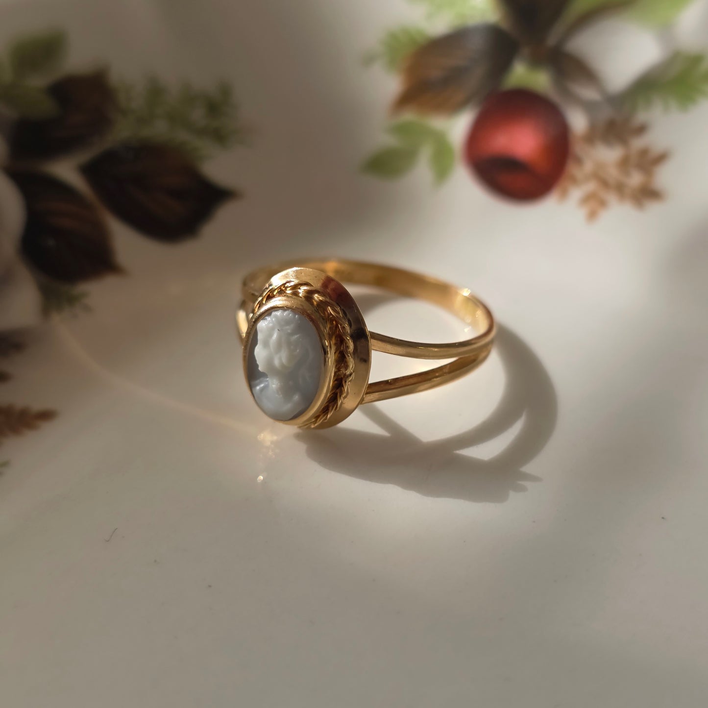 Vintage 18k ring met blauwe camee