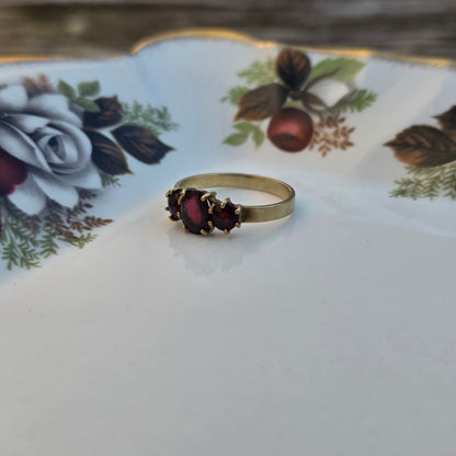 Vintage 8k ring triple granaat