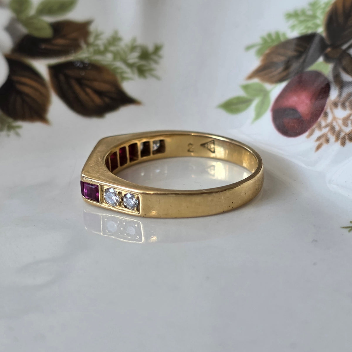 Vintage 18k gouden ring met robijn en diamant