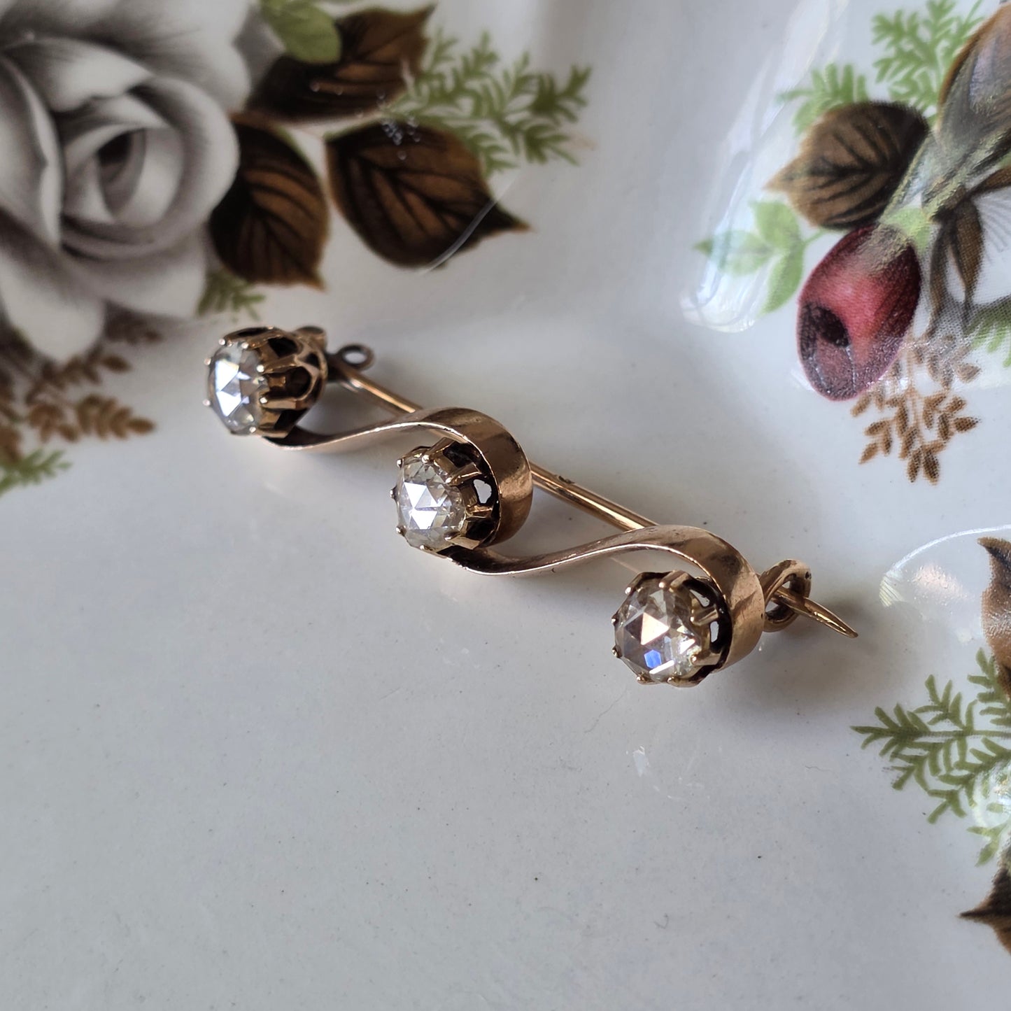 Antieke 14k gouden roosdiamant broche uit 1737