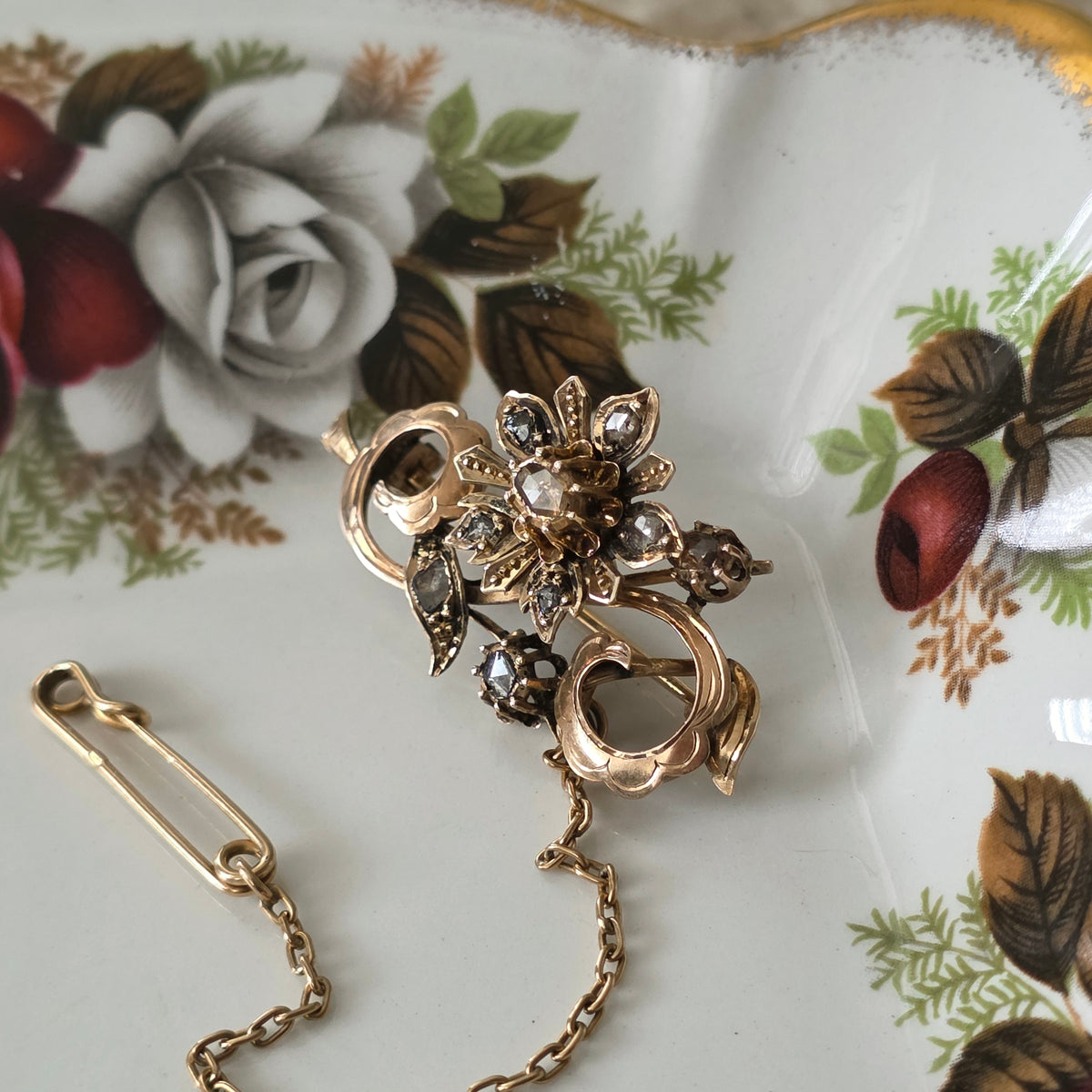 Antieke 14k gouden roosdiamant broche bloemtak