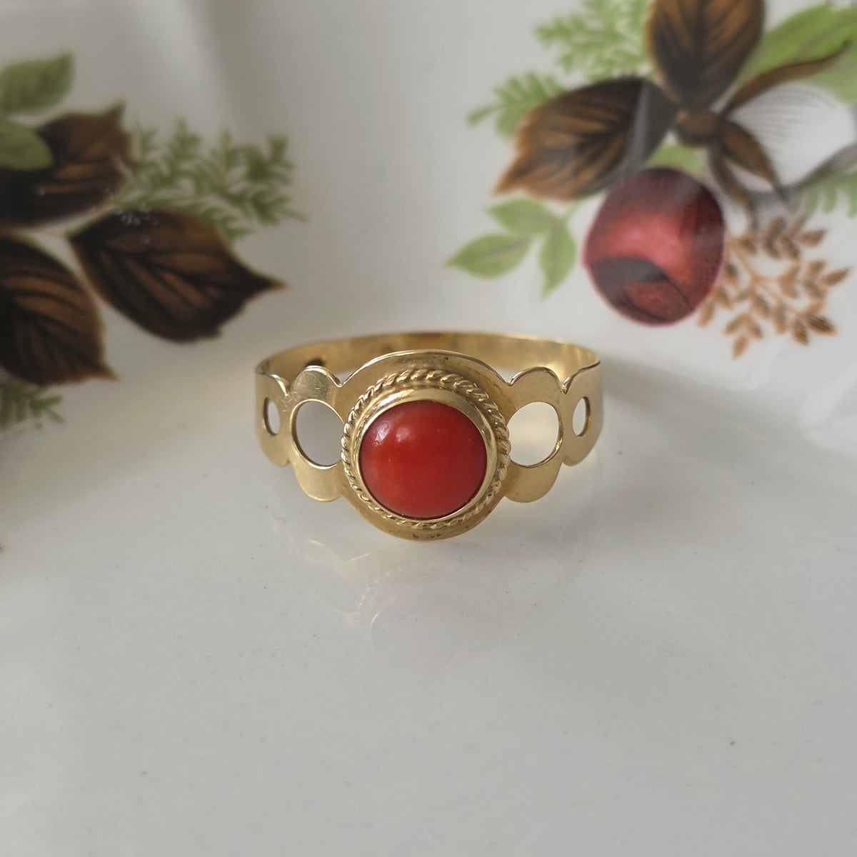 Vintage 14k gouden ring met bloedkoraal