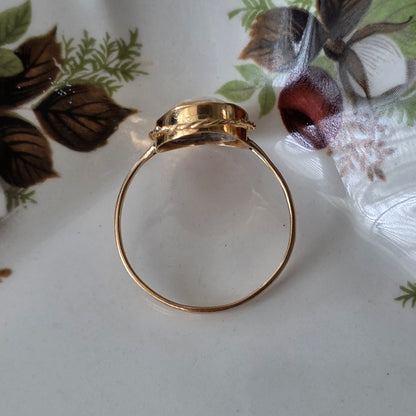 Vintage 18k gold cameo ring