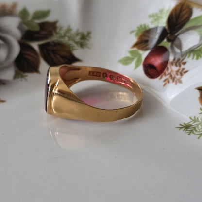 Vintage 18k gouden zegelring met robijn