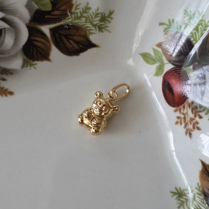 Vintage 18k gold teddy bear pendant